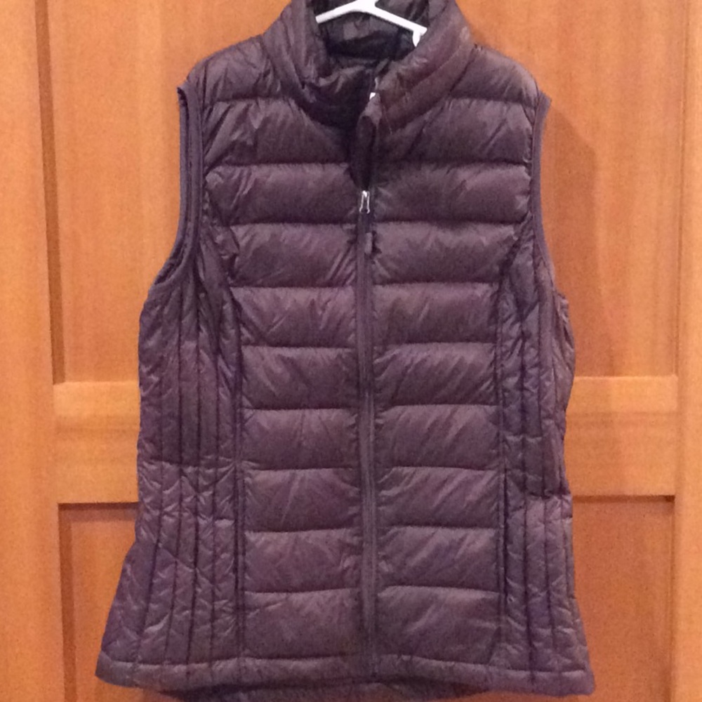 32 Degrees plum puffer vest